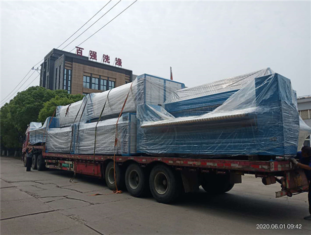 六一兒童節(jié)百強上海浦東客戶訂購的5輥燙平機等洗滌設(shè)備發(fā)貨