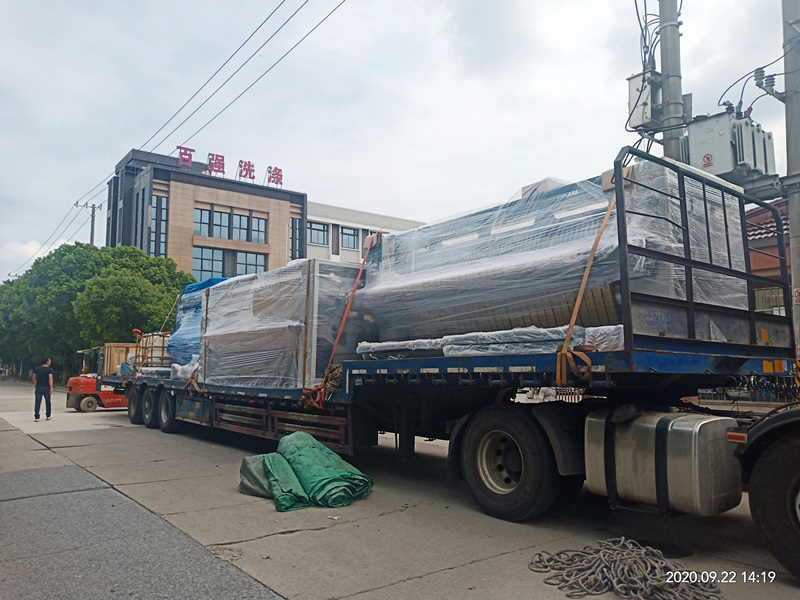 百?gòu)?qiáng)洗滌龍高速燙平機(jī)等設(shè)備發(fā)往北京